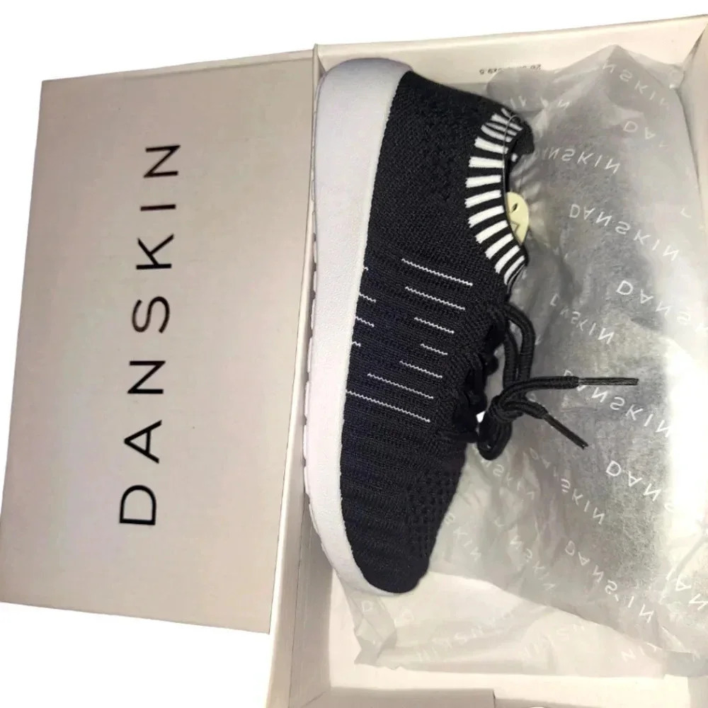 NIB Danskin Energy G Soft Knit Lace Up Sneakers - Picture 5 of 6